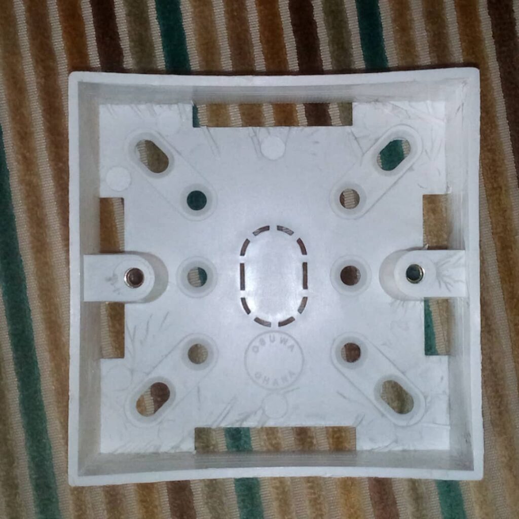 3/3 PATTRESS BOX