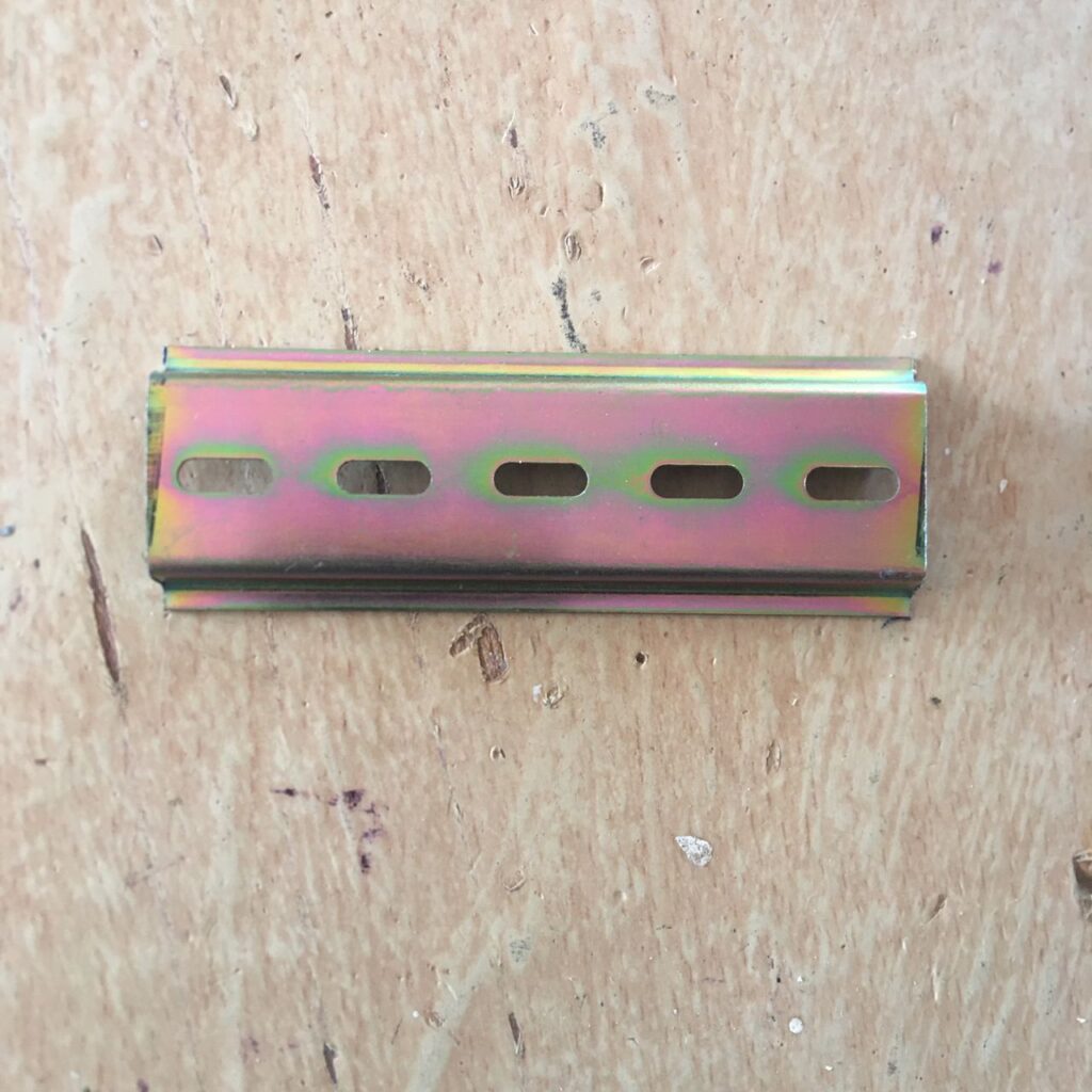 BREAKER HOLDER